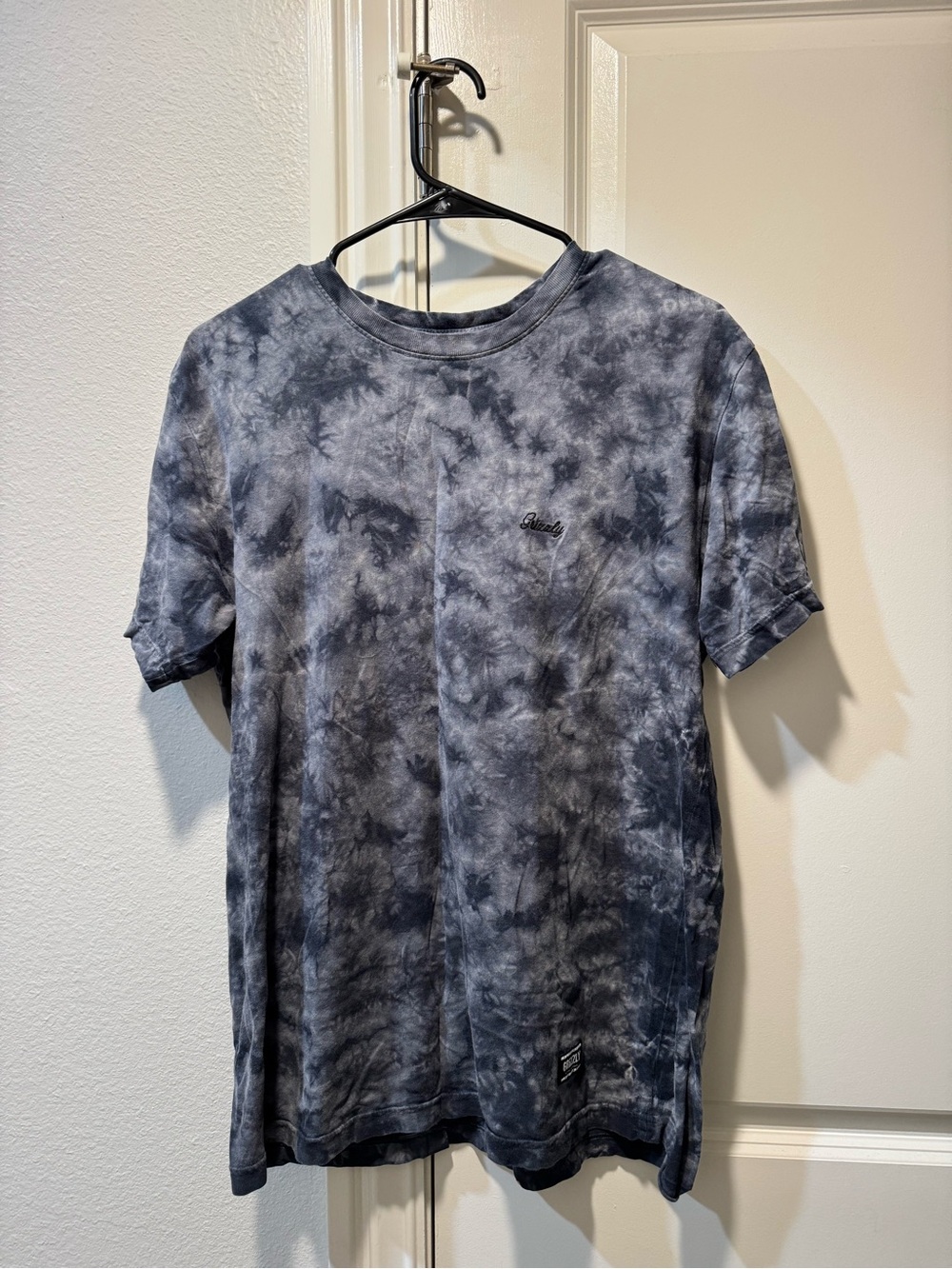 Men's Grey Tie-Dye Short Sleeve Tee with Subtle Chest Logo